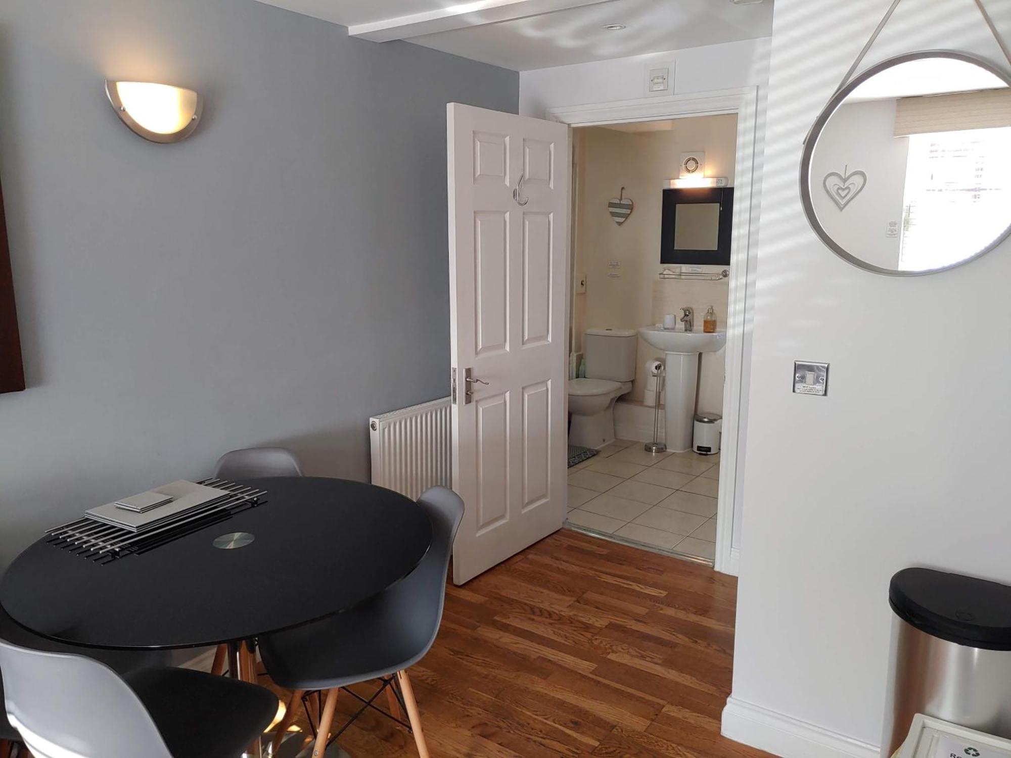 The Bath House Apartments - Free 1St Breakfast - Free Parking מראה חיצוני תמונה