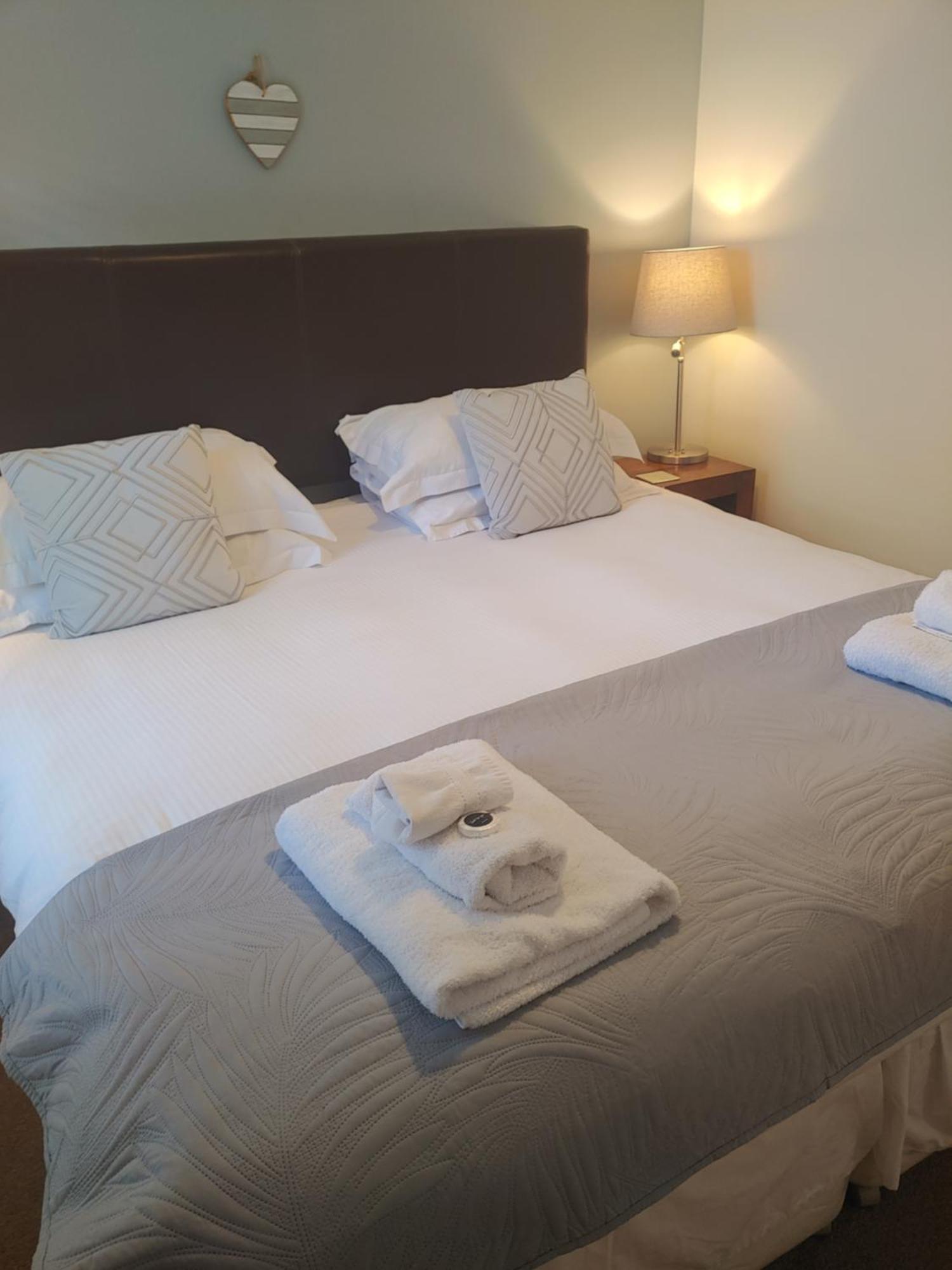 The Bath House Apartments - Free 1St Breakfast - Free Parking חדר תמונה